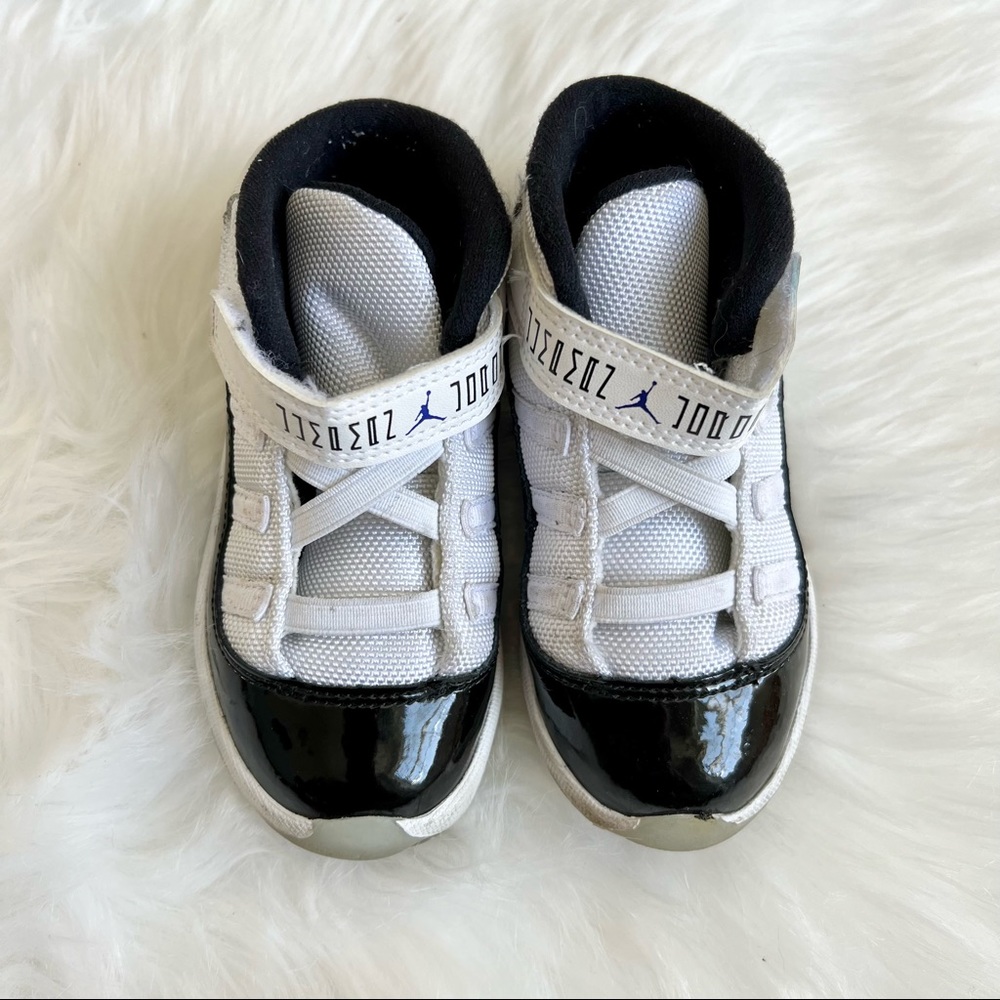Nike Air Jordan | 11 Retro Black Concord 23B